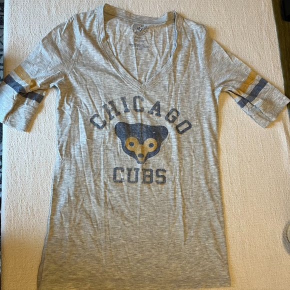 Chicago Cubs Women's Fitted V-Neck Tee - Picture 1 of 4